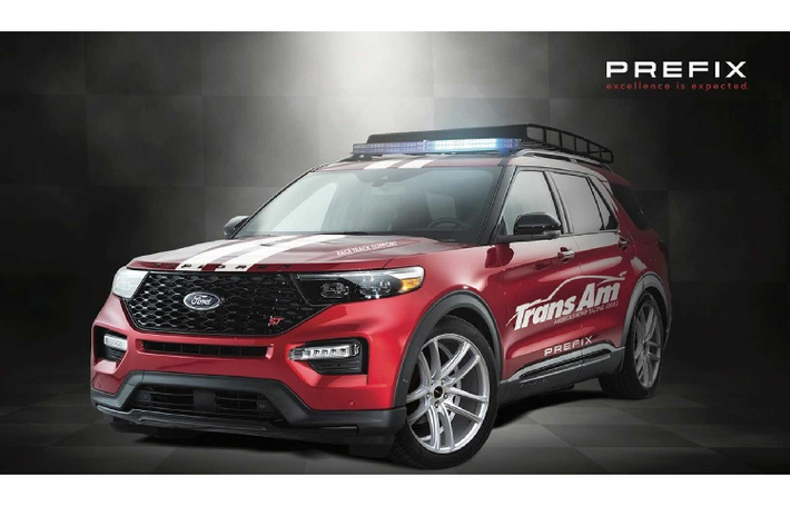 Trong khi đó, CGS Performance bản độ từ Ford Explorer phiên bản ‘’ST’’ hàng đầu được trang trí thể thao nhất với hệ thống ống xả Borla, mâm Savini kích thước lên đến 24 inch đi cùng với bộ lốp Pirelli P-Zero lớn không kém. Thay đổi bên ngoài bao gồm nước sơn màu xám và các chi tiết màu đỏ dọc theo mái và các bên thân dưới của chiếc SUV.