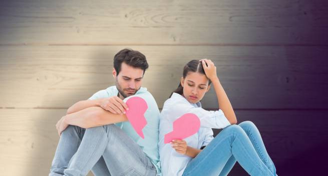 Bắt đầu nói xấu nửa kia. Nếu bạn thích nói về những điểm yếu kém của đối tác với bạn mình, như thể muốn tìm sự đồng tình của họ với ý kiến của bạn thì đã đến lúc bạn nên thực sự phải xem xét lại mối quan hệ. Việc nói xấu người ấy chỉ đang thể hiện bạn cố trấn an mình rằng đối phương không xứng đáng với mình.