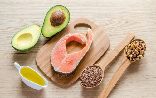 Axit béo omega 3 và omega 6. Không chỉ làm tăng khả năng sinh sản, axit béo omega 3 và omega 6 còn giúp quá trình thụ thai của mẹ nhanh hơn. Những dưỡng chất này còn giúp ngăn ngừa nguy cơ sảy thai sớm cho mẹ bầu. Những thực phẩm giàu axit béo omega 3 và omega 6 là dầu ô liu, hạt lanh, dầu cá, dầu hướng dương, quả bơ…