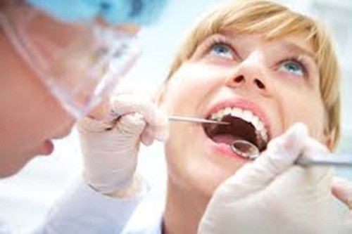Sức khỏe răng miệng kém. Một nghiên cứu trong tạp chí Journal of Periodontology thấy rằng phụ nữ cần điều trị vô sinh có bệnh nướu răng và viêm nhiều hơn những người thụ thai tự nhiên. Do đó mà sức khỏe răng miệng cũng có liên quan đến khả năng sinh sản.