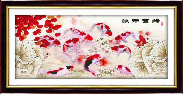 4. Tranh cửu ngư quần hội: Theo phong thủy nhà đất, cá tượng trưng cho điều tốt lành, nghĩa là mỗi năm đều có no đủ. Người Việt cổ quan niệm cá chép là biểu tượng của sự thành công với sự tích "cá chép vượt vũ môn hóa rồng". Tranh chữ thập Cửu ngư quần hội bao gồm 9 con cá chép quấn quýt bên cạnh những khóm trúc xanh, hoa mẫu đơn hay tòa sen. Ý nghĩa hòa quyện vào nhau tạo nên một bức tranh mang sinh khí mạnh mẽ.