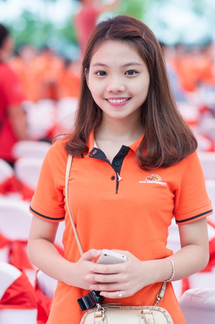 Nhiều nữ sinh FPT xinh đẹp hút hồn với ánh mắt, nụ cười trong trẻo, hồn nhiên.