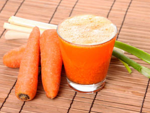 Bước 5: Sau khi ăn sáng, uống một ly nước ép cà rốt. Điều này sẽ giúp máu trong cơ thể dễ lưu thông hơn. Đồng thời giúp loại bỏ những độc tố không mong muốn trong phổi.