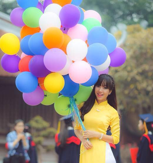 Nữ MC xinh đẹp tên đầy đủ là Trần Thị Xuân Quỳnh. Mới tốt nghiệp khoa Phát thanh truyền hình, Học viện Báo chí và Tuyên truyền, Quỳnh hiện đang dẫn cho các chương trình: S Việt Nam, Sinh ra từ làng, Kỹ năng sống, Tin nóng của giải trí TV và 1 số chương trình cho đài VTC…