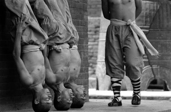 Các nhà sư Thiếu Lâm tự, một trong những cái nôi của kungfu, tin rằng, sức mạnh chỉ xuất phát từ tâm. Do đó, họ hầu như không có bất cứ hạn chế nào trong các bài tập rèn luyện cơ thể.