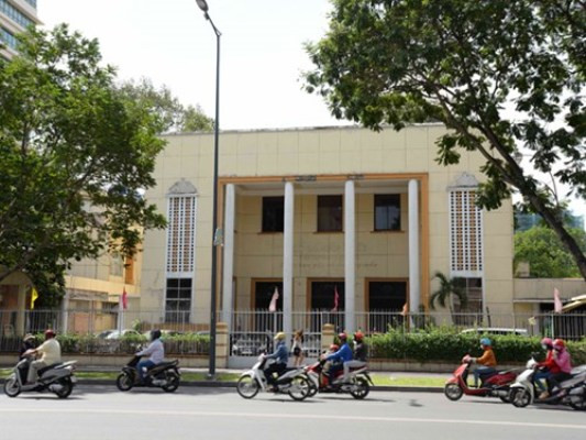 Khu đất 23 Lê Duẩn: Công ty TNHH Thương mại – Dịch vụ - Khách sạn Tân Hoàng Minh vừa trúng thầu đấu giá khu đất vàng rộng 3.000m2 tại số 23 Lê Duẩn, quận 1. Hiện nay đây vẫn là địa điểm hoạt động kinh doanh của công ty Xổ số kiến thiết TP HCM.
