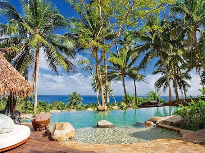 Hilltop Estate ở Laucala Island Resort, Fiji: Khách được tắm ở bãi biển riêng, dịch vụ quản gia 24 giờ/ngày, sân golf 72 lỗ. Giá 40.000 USD/đêm.