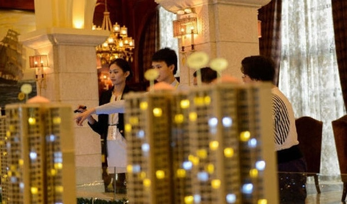 Những người như Azhu sẽ giới thiệu cho khách từng phân khúc căn hộ, nhà, bất động sản theo yêu cầu và túi tiền của khách.