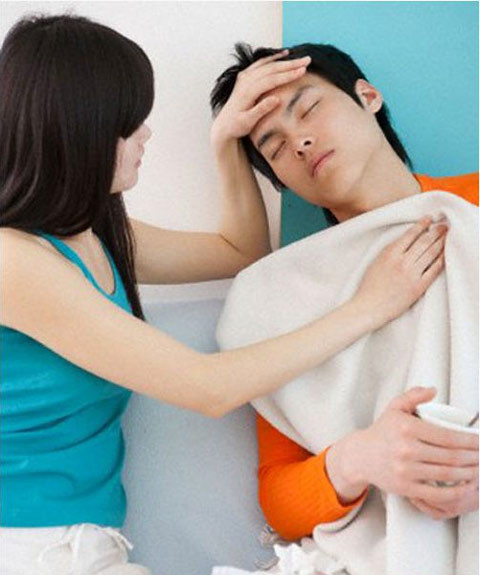 Ví dụ như khi chàng bận rộn, khi chàng đi xa, khi chàng bỗng dưng bị ốm…chẳng hạn, con trai sẽ “liêu xiêu” ngay vì có một cô gái quá đỗi lo lắng và quan tâm đến mình đấy!