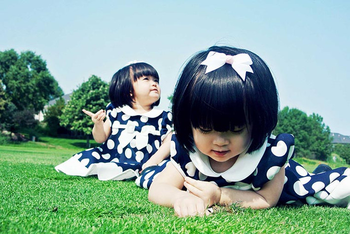 Hai cô bé sinh đôi có tên là Hạ Mây và Hải Cát vì bố mẹ đều thích biển. Hơn hết, Huyền Ny lại sinh ra và lớn lên ở Đà Nẵng, một trong những thành phố biển mà cô cho rằng đẹp nhất trên thế giới và có nhiều kỷ niệm gắn liền với tuổi thơ.