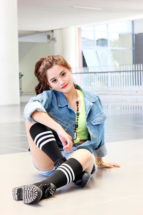 Phương Anh sinh năm 1994, hiện là sinh viên năm cuối chuyên ngành Phát thanh - Truyền hình, Học viện Báo chí & Tuyên truyền.