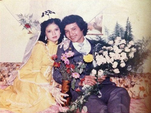 Ảnh cưới của NSƯT Chí Trung và Ngọc Huyền năm 1986 được chụp tại phòng riêng.