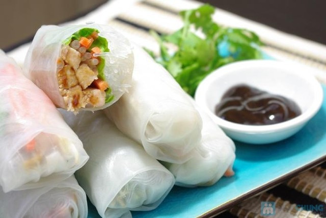Bánh đa nem làng Chều (xã Nguyên Lý, huyện Lý Nhân) mang hương vị man mát, trắng mịn màng dẻo thơm. Khi rán lên, vỏ nem giòn, vàng nộm, đậm đà. Nghề làm bánh đa nem đòi hỏi đôi bàn tay khéo léo cùng sự chịu thương chịu khó của con người. Từng chiếc bánh đa nem mang quốc hồn quốc túy ấy là sự kết tinh của mồ hôi, nước mắt và bao tâm huyết của người dân làng Chều nói riêng hay những làng nghề làm bánh đa nói chung. Món đặc sản Hà Nam này còn được xuất khẩu ra các nước Nhật Bản, Hàn Quốc, Trung Quốc.