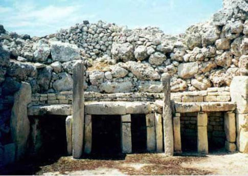 Các nhà khảo cổ đã phát hiện ra ngôi đền dưới lòng đất này có 3 tầng và nơi sâu nhất cách mặt đất chừng 12 mét. Ảnh: onestep4ward.
