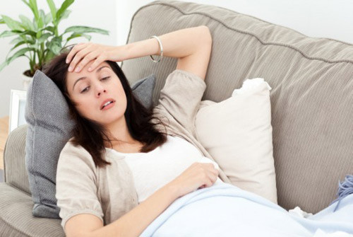 Cô ấy sẽ bị đau bụng và đau nhức cơ bắp nhiều hơn bình thường. Một chế độ ăn uống giàu canxi sẽ giúp giải quyết vấn đề này.