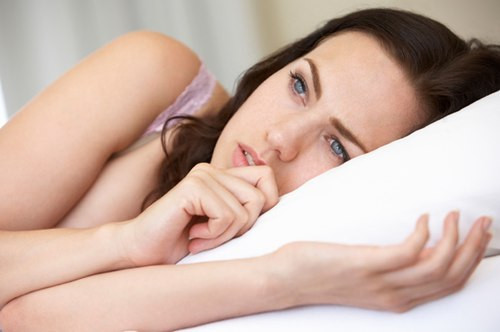 Tăng triệu chứng tiền mãn kinh: Sự thiếu hụt canxi ảnh hưởng đến phụ nữ nhiều hơn nam giới. Khi một phụ nữ bị thiếu canxi, sẽ có rất nhiều thay đổi trong triệu chứng trước và sau mãn kinh của cô ấy.