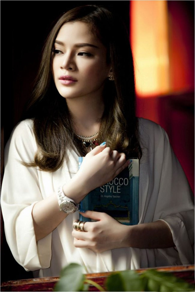 Nancy Nguyễn là người mẫu Sài thành sở hữu vẻ đẹp rất Tây. Cô và cầu thủ Mạc Hồng Quân trúng phải "tiếng sét ái tình" ngay trong lần gặp đầu tiên.