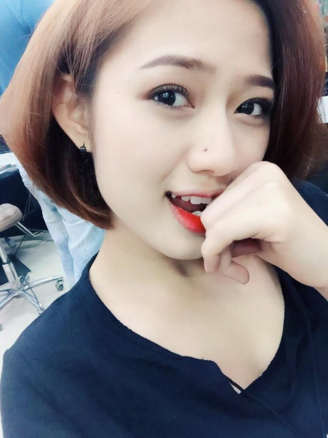 Mạc Hồng Quân còn để trạng thái "đã kết hôn" với hot girl Trang Cherry trên Facebook. Tuy vậy, chuyện tình đẹp như hoa của cặp đôi cũng chóng tàn. Sau một thời gian bên nhau, cả hai đã âm thầm chia tay mà không có ai lên tiếng khẳng định. Rất nhiều người nuối tiếc cho tình yêu của cặp đôi.