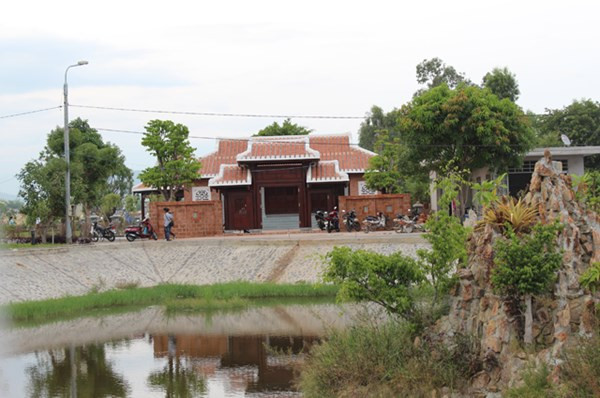 Kinh phí xây dựng khu lưu niệm ông Nguyễn Bá Thanh do gia đình bỏ ra nhằm có một nơi khang trang cho ông an nghỉ và cũng để người dân tới thăm viếng có thể tìm hiểu thêm về cuộc đời, sự nghiệp của ông qua những kỷ vật, tư liệu trưng bày.