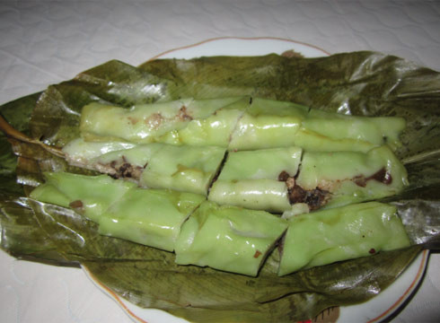 Bánh răng bừa. Đây là loại bánh có ở nhiều nơi với tên gọi bánh tẻ, bánh giò, bánh lá, còn người Thanh Hóa gọi là bánh răng bừa vì có hình dạng giống một nông cụ quen thuộc của nhà nông. Bánh được gói bằng lá dong hoặc lá chuối, nhân bánh gồm thịt ba chỉ, mộc nhĩ, hạt tiêu và hành khô băm nhỏ đã xào qua. Khi mới luộc xong, chiếc bánh bốc khói nghi ngút, dậy mùi thơm của hành mỡ, ăn vào thấy mềm và rất vừa miệng. Còn khi để nguội, ăn sần sật cũng ngon không kém phần.