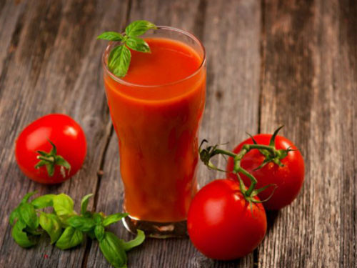 Bên cạnh đó, nước ép cà chua còn giúp chị em giảm cân hiệu quả và phù hợp với các mẹ bỉm sữa sau sinh. Ảnh: thanhnien.