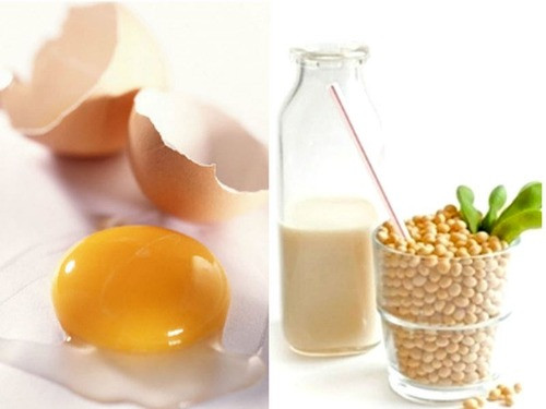 Sữa đậu nành và trứng gà. Sữa đậu nành chứa men protidaza gây ức chế hoạt động của protein trong trứng gà. Kết hợp với nhau, người ăn dễ đối diện các vấn đề tiêu hóa như khó tiêu, đầy bụng.