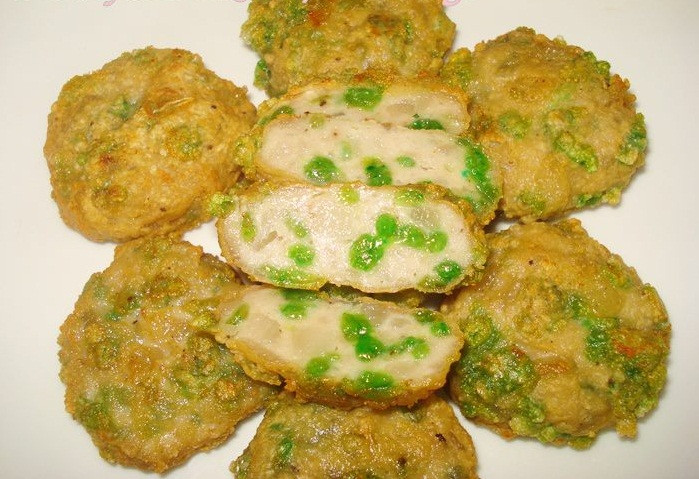 Cách làm chả cốm không hề khó như bạn nghĩ. Chỉ vài bước đơn giản, với những nguyên liệu đã chuẩn bị sẵn là bạn đã có đĩa chả cốm ngon như ngoài hàng.