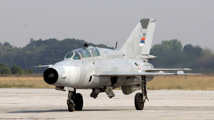 Những chiếc chiến đấu cơ MiG-21 của Liên Xô đã có mặt và đã phục vụ trong biên chế Không quân Serbia hơn 58 năm. Ngoài Bộ trưởng Quốc phòng Serbia Nebojsa Stefanovic và Tư lệnh Không quân thì còn có sự tham gia của các cựu chiến binh không quân đã từng lái những chiếc MiG-21.