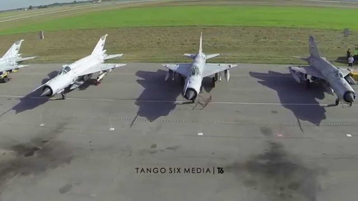 Đơn vị đầu tiên được trang bị 41 chiếc MiG-21 là Trung đoàn Không quân tiêm kích 204. Đến cuối năm 1964, Trung đoàn 204 đã có ba phi đội được trang bị những chiếc máy bay này.