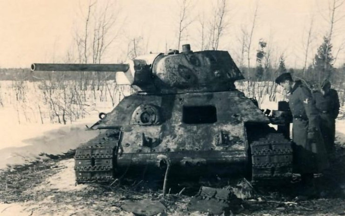 Ở phía bắc Tabu-dong, bộ binh Mỹ cùng xe tăng M26 đã tiêu diệt 13 chiếc T-34 và 5 chiếc SU-76 của Trung đoàn thiết giáp 107 trong hai ngày giao tranh. Đặc biệt vào cuối tháng 9, KPA đã mở chiến dịch đột phá chiếm thành phố cảng Pusan, có sự tham gia của 100 xe tăng, nhưng cuộc tấn công đã không thành công.
