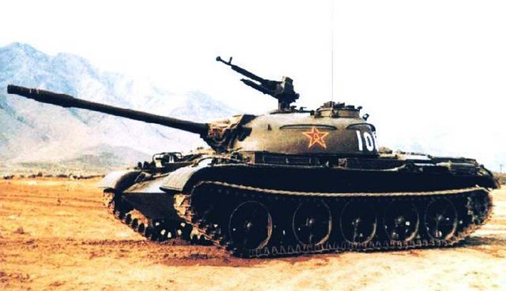 Nếu trong thời kỳ Chiến tranh Lạnh, các quốc gia như Liên Xô, Mỹ, Đức, Anh, Pháp và thậm chí là Nhật Bản đều có các chương trình phát triển xe tăng chiến đấu chủ lực hiện đại; thì Trung Quốc lại tụt hậu đáng kể cho đến phút cuối.