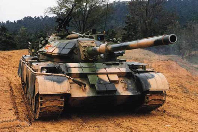Type 59 đã tồn tại quá lâu trong biên chế của Quân đội Trung Quốc (PLA) vì thời gian sản xuất nó quá dài và trang bị cho rất nhiều đơn vị trong PLA. Lý do là việc tiếp tục trang bị Type 59 so với các phiên bản tạm thời như Type 69, sẽ không mang lại sự khác biệt lớn về khả năng chiến đấu.