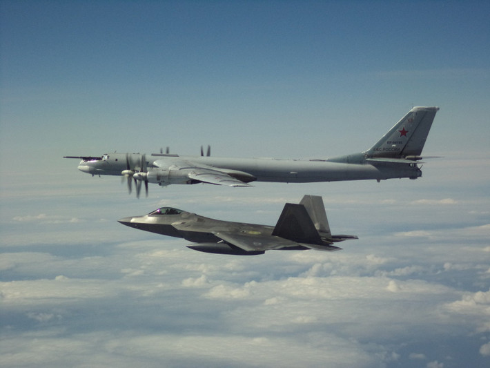Do những máy bay ném bom Tu-95 có thể mang theo một số lượng lớn tên lửa hành trình tầm xa, được trang bị đầu đạn hạt nhân, nên Mỹ không thể xem nhẹ mối đe dọa của chúng.
