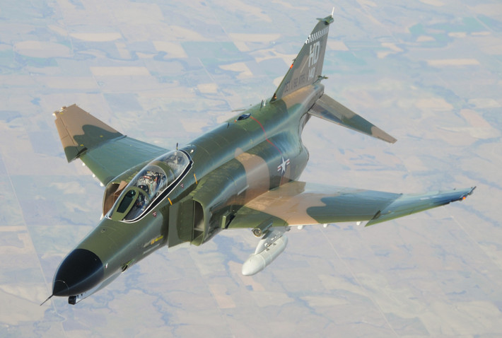 McDonnell Douglas F-4 Phantom II là máy bay chiến đấu siêu thanh hạng nặng, được đưa vào trang bị từ những năm 1960; F-4 là chiếc máy bay biểu tượng của Chiến tranh Việt Nam và cũng là tiêu chuẩn cho các thiết kế máy bay chiến đấu phản lực thế hệ thứ ba của phương Tây.