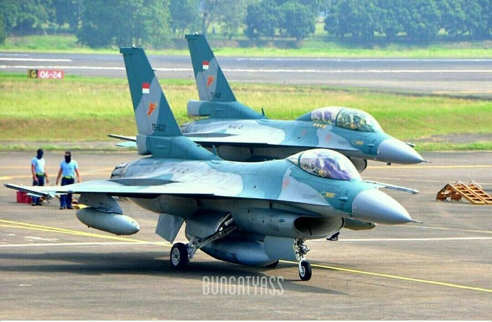 Nhưng Jakarta không tuân theo, hợp đồng đã được ký kết. Và sau đó áp lực của Washington đối với Jakarta bắt đầu gia tăng. Cuối cùng, tình hình còn nghiêm trọng hơn nhiều so với các mối đe dọa kinh tế. Washington tuyên bố sẽ xem xét cắt tài chính, thông tin, sự ủng hộ chính trị và hỗ trợ phe đối lập Indonesia.