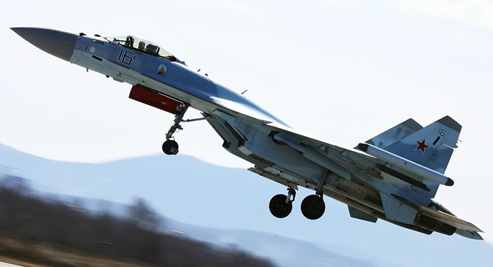 Thứ ba là Su-35 có kích thước lớn, vì vậy nó dễ dàng bị bắn trúng bằng tên lửa và cuối cùng là việc bảo dưỡng Su-35 đắt hơn nhiều so với F-35. Tiếc là những lý do mà không ai có thể chấp thuận.