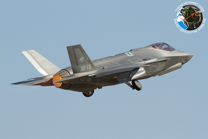 Việc triển khai F-35 quá gần biên giới Nga, được coi là tạo cơ hội cho Nga tìm hiểu về F-35 và nghiên cứu về khả năng tàng hình của nó. Như các quan chức Mỹ đã nói, Nga sẽ có cơ hội có được một “kho tàng thông tin”. Nên nhớ, Mỹ đã đầu tư rất nhiều tiền vào F-35, ước tính dự án này tiêu tốn 1,7 nghìn tỷ USD, trở thành dự án vũ khí tốn kém nhất trong lịch sử.