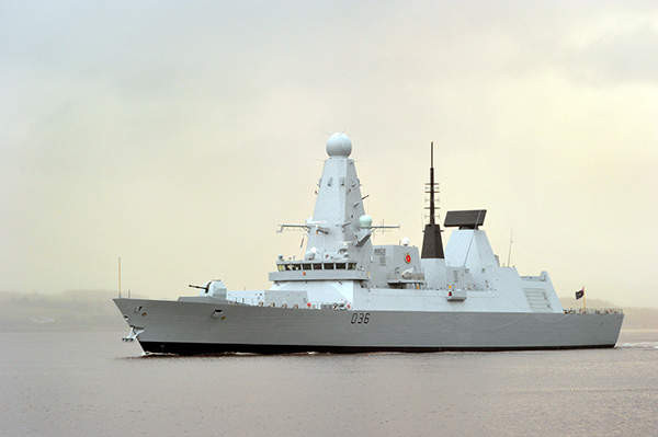Hải quân Hoàng gia Anh đã triển khai một trong sáu tàu khu trục của mình, thuộc lớp Type 45 HMS Defender để tiến hành các cuộc diễn tập trong các vùng biển mà Nga tuyên bố chủ quyền.