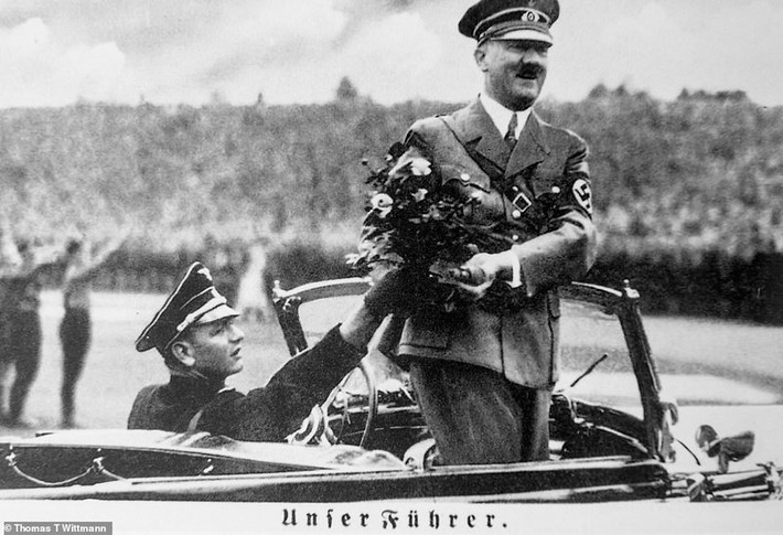 Hitler coi các lực lượng vũ trang của Liên Xô, có tổ chức kém, dễ dàng bị phân tán, chia cắt, bao vây và tiêu diệt, Hitler đã đúng một phần. Vì vậy, quân Đức đã cố gắng tiêu diệt Hồng quân Liên Xô bằng chiến tranh chớp nhoáng, kèm theo đó là tác động tâm lý mạnh mẽ lên người dân Liên Xô.