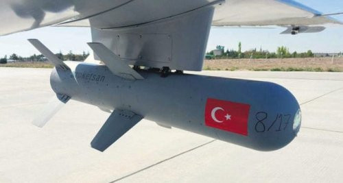 Cần lưu ý rằng thị trường quốc tế về UAV trinh sát và tấn công vẫn chưa quá lớn và chỉ có một số mẫu hạn chế từ một vài quốc cung cấp; trong đó chủ yếu là Mỹ, Trung Quốc, Israel và Thổ Nhĩ Kỳ là nhà cung cấp chính; do vậy bất kỳ mẫu mới nào cũng có thể thu hút sự chú ý của người mua, và Bayraktar TB2 cũng không ngoại lệ.