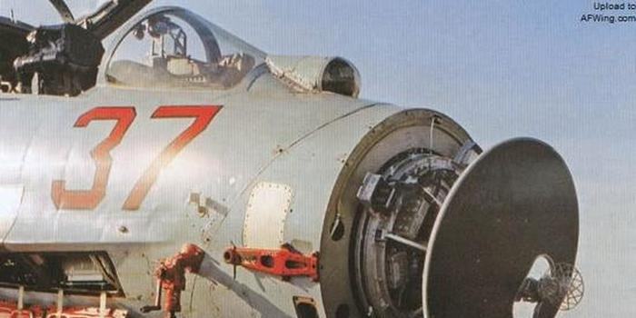 Loại tiêm kích hiện đại này được trang bị một radar nâng cấp NIIP N001, cung cấp thông tin cho nhiệm vụ tấn công mặt đất, tìm đường và khả năng theo dõi tấn công nhiều mục tiêu cùng lúc trên không.