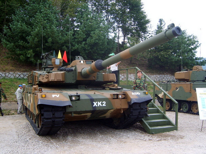 Xe tăng chiến đấu chủ lực (MBT) K2 Black Panther là loại xe tăng hoàn toàn mới, được phát triển và sản xuất tại Hàn Quốc. K2 được đưa vào sản xuất năm 2009 và theo kế hoạch ban đầu có khoảng 680 chiếc K2 được lên kế hoạch chế tạo cho quân đội Hàn Quốc, nhưng hiện tại số lượng đã giảm xuống còn 390 chiếc.