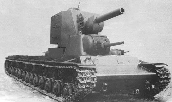 T-42 chưa bao giờ đến giai đoạn thử nghiệm, nhưng đã được giới quân sự Liên Xô xem xét nghiêm túc. Các dự án khác có phần thực tế hơn bao gồm T-35, T-100, SMK, KV-4 và KV-5.