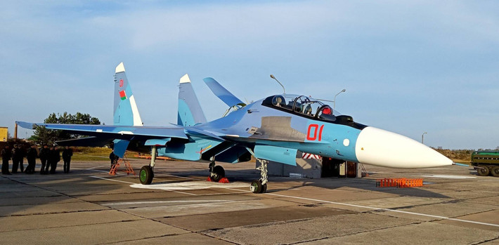 Lực lượng tinh nhuệ của Không quân Belarus hiện gồm các máy bay chiến đấu hạng nặng Su-30SM. Các tiêm kích này có công nghệ cảm biến và tác chiến điện tử tiên tiến nhất của Nga; không giống như Su-35 và Su-34, Su-30SM không chỉ làm tốt nhiệm vụ chiếm ưu thế trên không mà còn thực hiện tốt nhiệm vụ tấn công mặt đất.