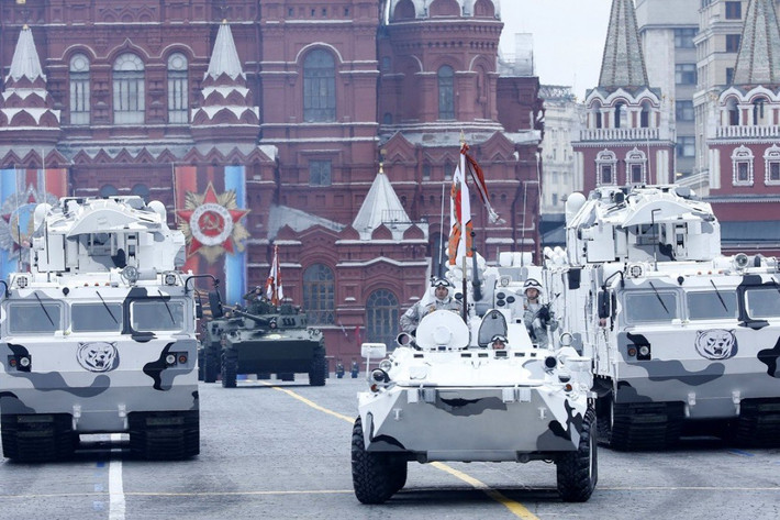 Pantsir-SA có khả năng thu nhận tín hiệu từ 32 đến 36 km đối với máy bay có tiết diện radar 2 mét vuông. Phạm vi theo dõi là 24 đến 28 km. Hệ thống theo dõi quang học cho phép thu nhận mục tiêu trong môi trường thời tiết khắc nghiệt. Khoang chở lính có một số biện pháp bảo vệ chống lại lửa vũ khí nhỏ và mảnh đạn pháo.