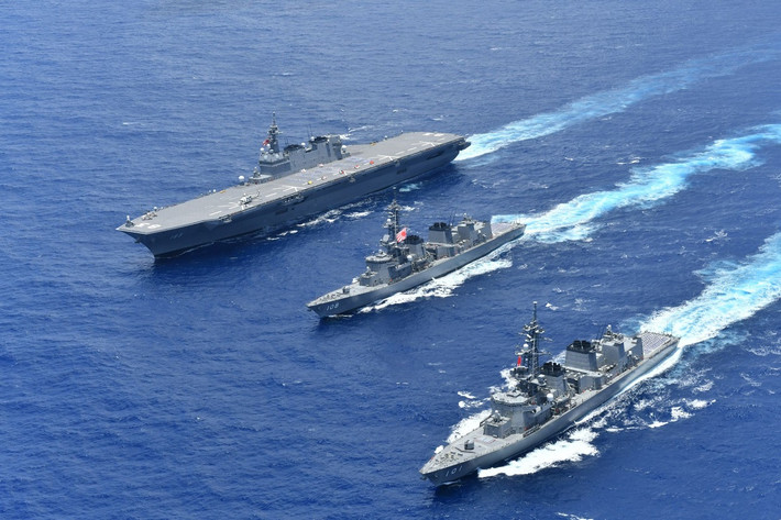 Trung Quốc còn lo ngại lớp tàu Izumo, vì nó là một tàu sân bay đa năng và là một nền tảng của các phương tiện chống ngầm (ASW); đồng thời là phương tiện đổ bộ. Và với tư cách là một tàu sân bay đặc biệt, nó có thể triển khai một số máy bay chiến đấu tàng hình ở Biển Hoa Đông.