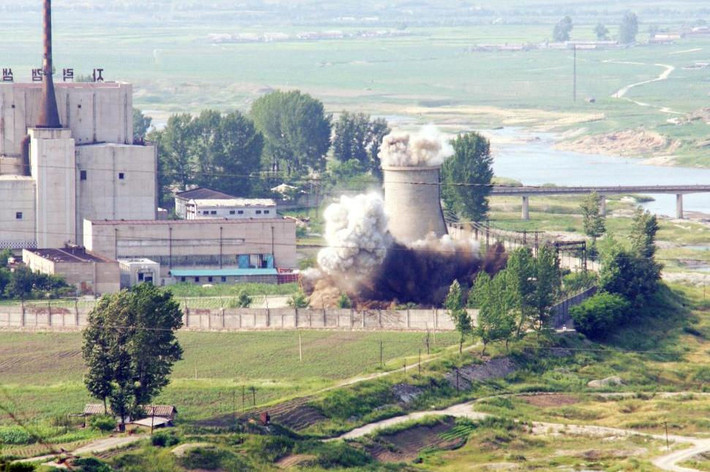 Mỹ cũng xem xét các cuộc tấn công vào lò phản ứng hạt nhân Yongbyon của Triều Tiên dưới thời chính quyền Bill Clinton. Với 9 quốc gia đang triển khai vũ khí hạt nhân hiện nay, liệu các cuộc tấn công ngăn chặn tiếp theo có được thực hiện để ngăn các quốc gia khác phát triển vũ khí như vậy trong tương lai hay không. Nguồn ảnh: Pinterest.