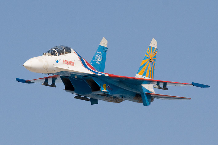 Sự kiện Trung Quốc mua Su-27 của Nga, đã chứng tỏ một quyết định mang tính định mệnh; ngày nay, một dòng máy bay phong phú, có nguồn gốc từ Su-27, đã trở thành nòng cốt của lực lượng máy bay chiến đấu hiện đại của Trung Quốc.