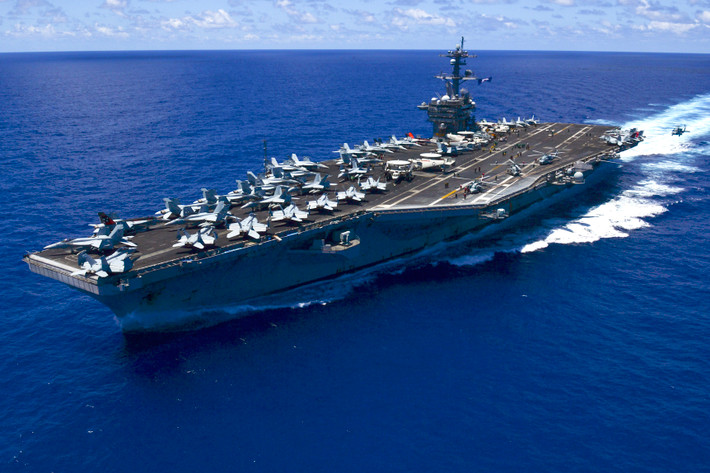 Ngoài ra, nhóm tác chiến tàu sân bay Carl Vinson đang huấn luyện ở vùng biển phía đông Hawaii đã phải báo động chiến đấu. Do quân đội Nga đến tập trận đột ngột, nên tàu Carl Vinson đã phải gấp rút chuyển đến một địa điểm gần Hawaii hơn, theo dõi sát động thái của Nga.