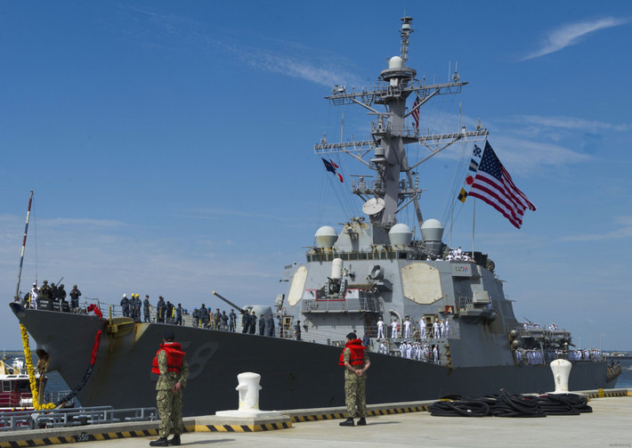 Tàu khu trục USS Laboon của Hải quân Mỹ thuộc Hạm đội 6, được trang bị hệ thống chiến đấu Aegis, vũ khí chính là tên lửa hành trình tiến công mặt đất Tomahawk và có khả năng phòng thủ tên lửa trên biển.